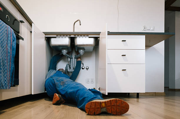 Professional Leak Detection technician working in Surprise, NY